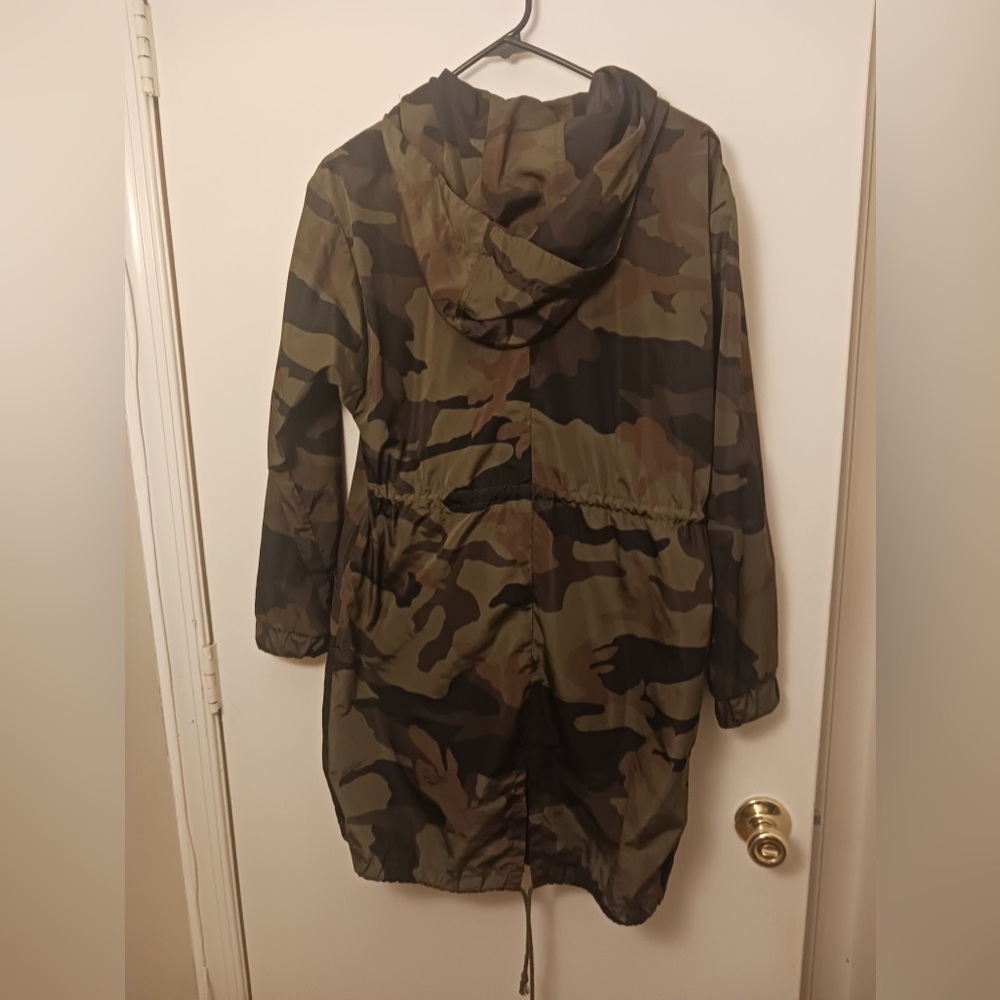 Zara’s Basic Light Weight Rain Jacket Camouflage - image 2